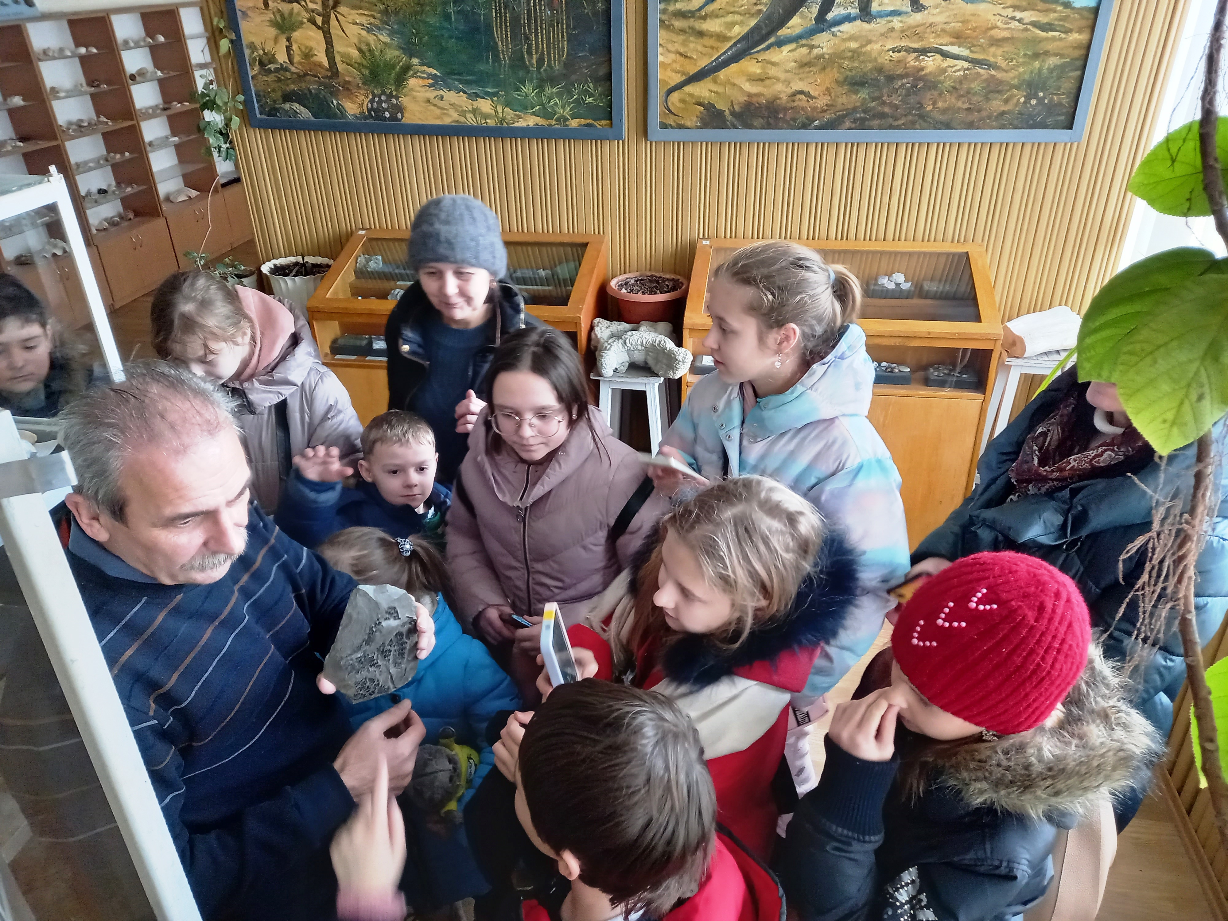 Відбиток листя лепідодендрона у породі